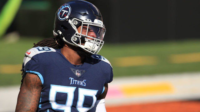 CINCINNATI, OH - NOVEMBER 01: Tennessee Titans outside linebacker Jadeveon Clowney (99) warms up before the game against the Tennessee Titans and the Cincinnati Bengals on November 1, 2020, at Paul Brown Stadium in Cincinnati, OH.