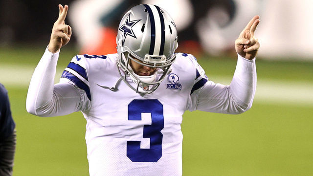 PHILADELPHIA, PENNSYLVANIA - NOVEMBER 01: Quarterback Garrett Gilbert #3 of the Dallas Cowboys gestures with his hands during warm-up before the game against the Philadelphia Eagles at Lincoln Financial Field on November 01, 2020 in Philadelphia, Pennsylvania.