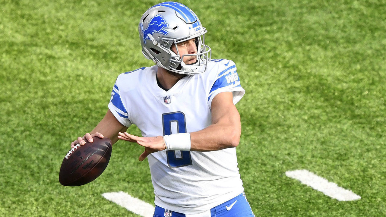 MINNEAPOLIS, MINNESOTA - NOVEMBER 08: Matthew Stafford #9 of the Detroit Lions warms up before their game against the Minnesota Vikings at U.S. Bank Stadium on November 08, 2020 in Minneapolis, Minnesota.