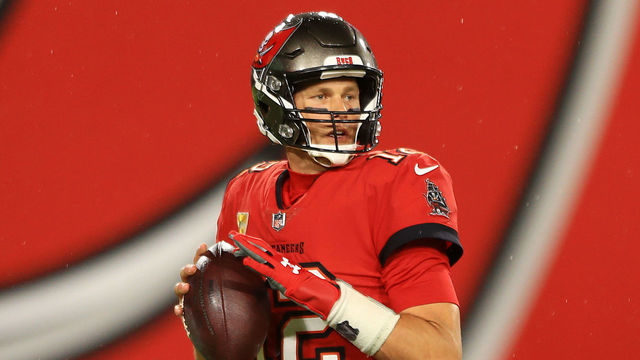 TAMPA, FLORIDA - NOVEMBER 08: Tom Brady #12 of the Tampa Bay Buccaneers looks to pass during the first half against the New Orleans Saints at Raymond James Stadium on November 08, 2020 in Tampa, Florida.