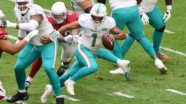 GLENDALE, ARIZONA - NOVEMBER 08: Tua Tagovailoa #1 of the Miami Dolphins runs with the ball during the first half against the Arizona Cardinals at State Farm Stadium on November 08, 2020 in Glendale, Arizona.