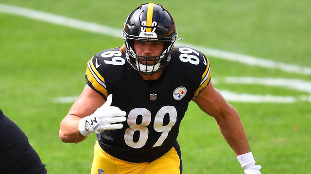 PITTSBURGH, PA - SEPTEMBER 27: Vance McDonald #89 of the Pittsburgh Steelers in action during the game against the Houston Texans at Heinz Field on September 27, 2020 in Pittsburgh, Pennsylvania.