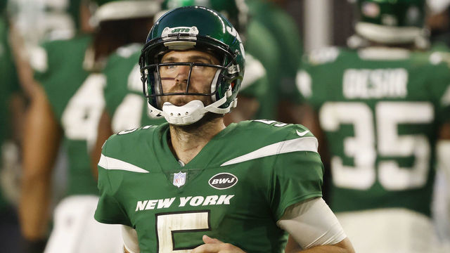 MIAMI GARDENS, FLORIDA - OCTOBER 18: Joe Flacco #5 of the New York Jets reacts against the Miami Dolphins at Hard Rock Stadium on October 18, 2020 in Miami Gardens, Florida.