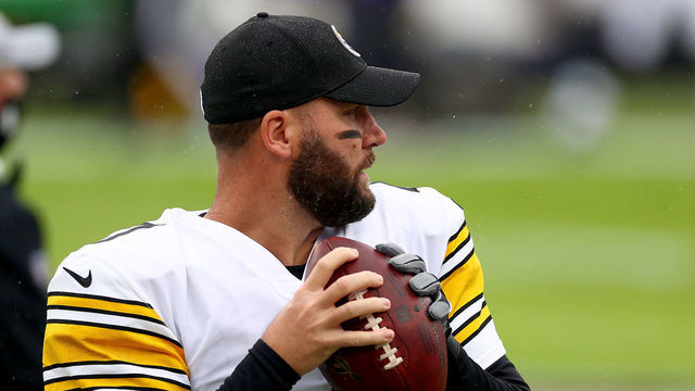 BALTIMORE, MARYLAND - NOVEMBER 01: Quarterback Ben Roethlisberger #7 of the Pittsburgh Steelers warms up against the Baltimore Ravens at M&T Bank Stadium on November 01, 2020 in Baltimore, Maryland.