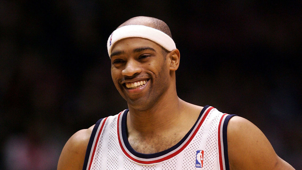 EAST RUTHERFORD, NJ - DECEMBER 30: Vince Carter #15 of the New Jersey Nets smiles during a time out against the Indiana Pacers on December 30, 2004 at Continental Airlines Arena in East Rutherford, New Jersey. NOTE TO USER: User expressly acknowledges and agrees that, by downloading and/or using this Photograph, user is consenting to the terms and conditions of the Getty Images License Agreement.