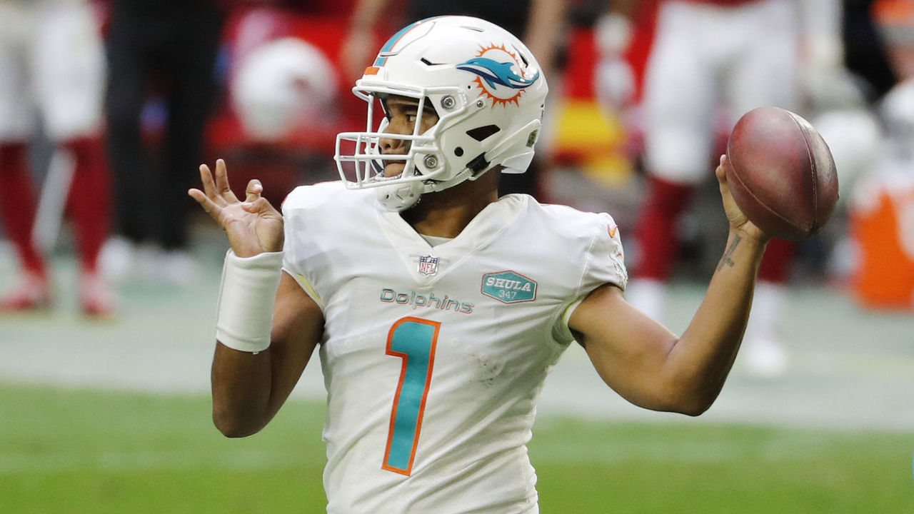 GLENDALE, ARIZONA - NOVEMBER 08: Tua Tagovailoa #1 of the Miami Dolphins looks to pass during the first half against the Arizona Cardinals at State Farm Stadium on November 08, 2020 in Glendale, Arizona.