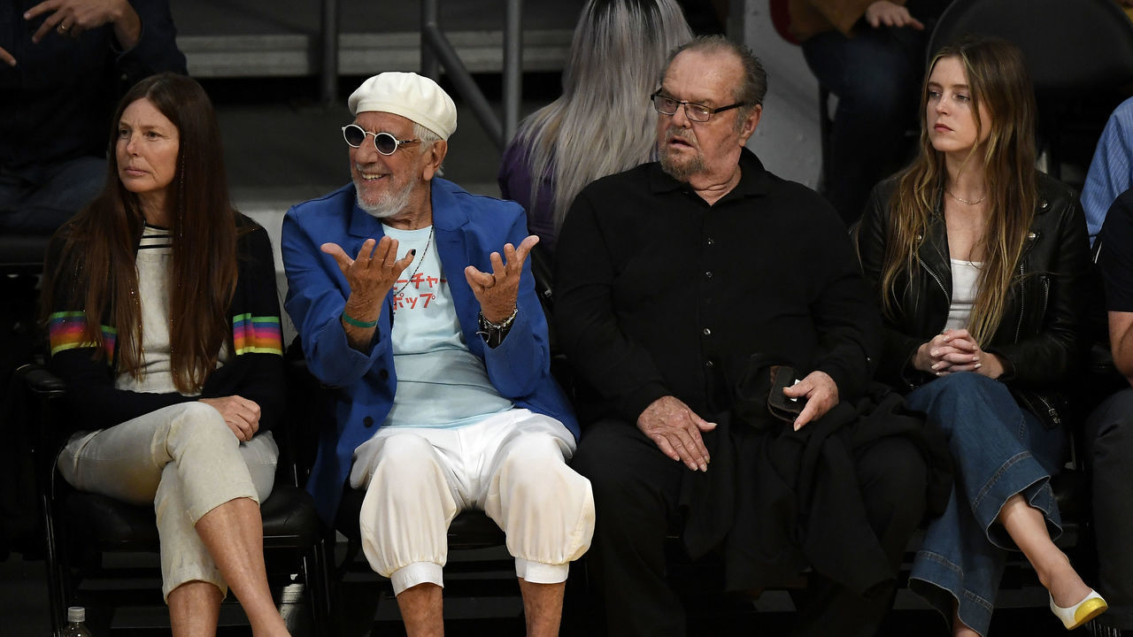 LOS ANGELES, CALIFORNIA - OCTOBER 25: Lou Adler and Jack Nicholson attend a basketball game between the Los Angeles Lakers and the Utah Jazz at the at Staples Center on October 25, 2019 in Los Angeles, California.
