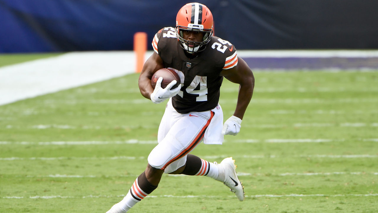 BALTIMORE, MARYLAND - SEPTEMBER 13: Nick Chubb #24 of the Cleveland Browns runs against the Baltimore Ravens during the first half at M&T Bank Stadium on September 13, 2020 in Baltimore, Maryland.