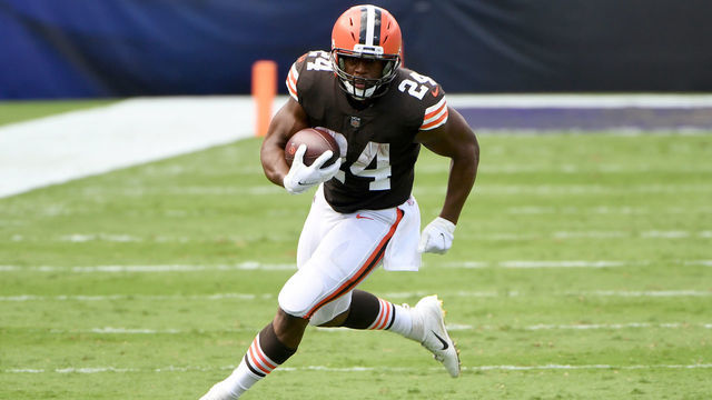 BALTIMORE, MARYLAND - SEPTEMBER 13: Nick Chubb #24 of the Cleveland Browns runs against the Baltimore Ravens during the first half at M&T Bank Stadium on September 13, 2020 in Baltimore, Maryland.
