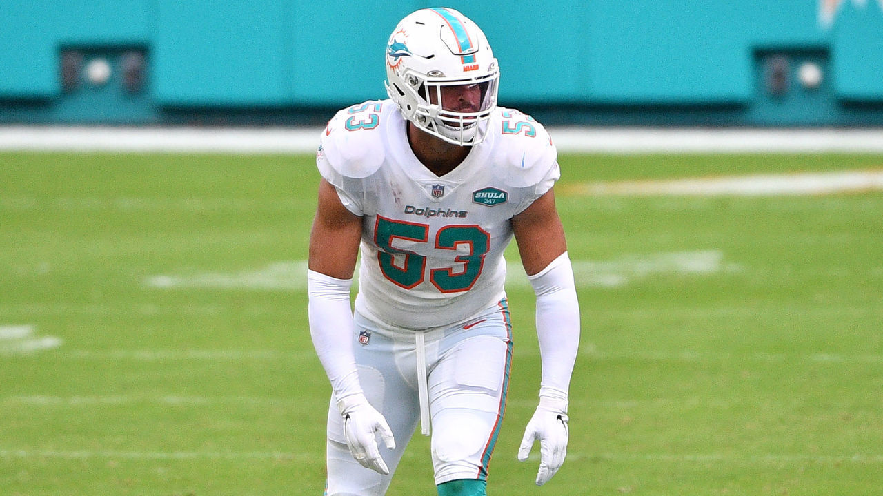 MIAMI GARDENS, FLORIDA - NOVEMBER 01: Kyle Van Noy #53 of the Miami Dolphins lines up against the Los Angeles Rams at Hard Rock Stadium on November 01, 2020 in Miami Gardens, Florida.