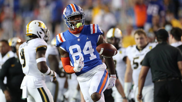GAINESVILLE, FL - OCTOBER 31: Kyle Pitts #84 of the Florida Gators runs the ball against the Missouri Tigers at Ben Hill Griffin Stadium on October 31, 2020 in Gainesville, Florida.