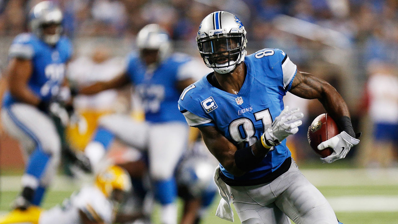 DETROIT, MI - NOVEMBER 28: Calvin Johnson #81 of the Detroit Lions runs for a third quarter touchdown while playing the Green Bay Packers at Ford Field on November 28, 2013 in Detroit, Michigan.