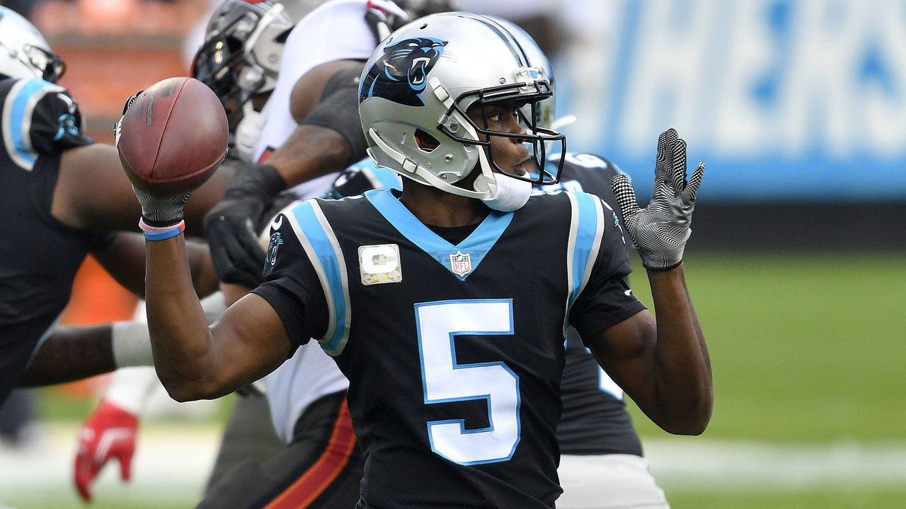 CHARLOTTE, NORTH CAROLINA - NOVEMBER 15: Teddy Bridgewater #5 of the Carolina Panthers looks to pass against the Tampa Bay Buccaneers during their NFL game at Bank of America Stadium on November 15, 2020 in Charlotte, North Carolina.