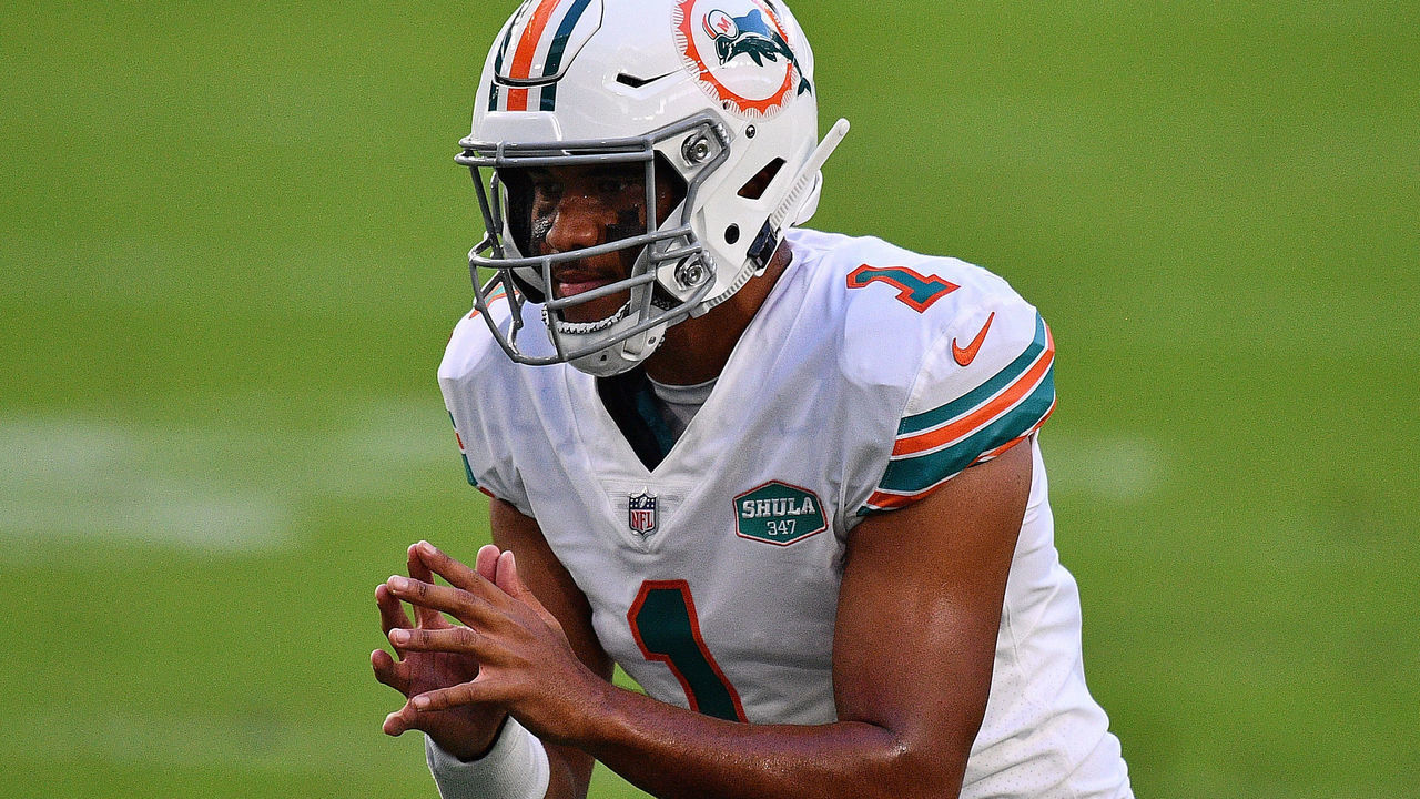 MIAMI GARDENS, FLORIDA - NOVEMBER 15: Tua Tagovailoa #1 of the Miami Dolphins prepares to snap the ball against the Los Angeles Chargers during the first half at Hard Rock Stadium on November 15, 2020 in Miami Gardens, Florida.