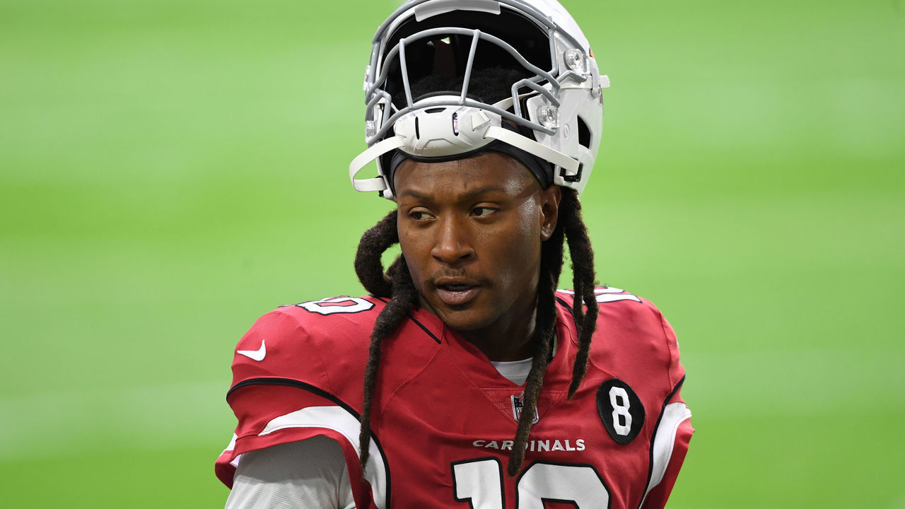 GLENDALE, ARIZONA - NOVEMBER 08: DeAndre Hopkins #10 of the Arizona Cardinals prepares for a game against the Miami Dolphins at State Farm Stadium on November 08, 2020 in Glendale, Arizona.