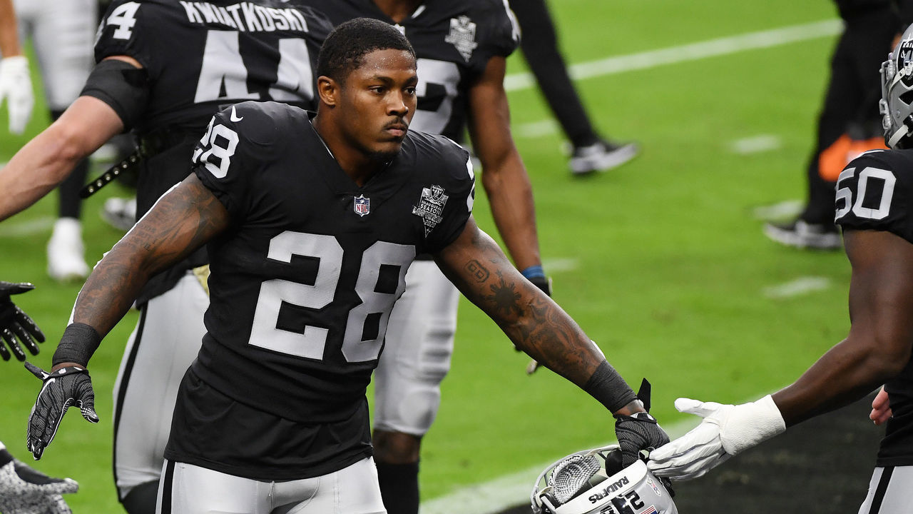 LAS VEGAS, NEVADA - NOVEMBER 15: Josh Jacobs #28 of the Las Vegas Raiders warms up against the Denver Broncos at Allegiant Stadium on November 15, 2020 in Las Vegas, Nevada.