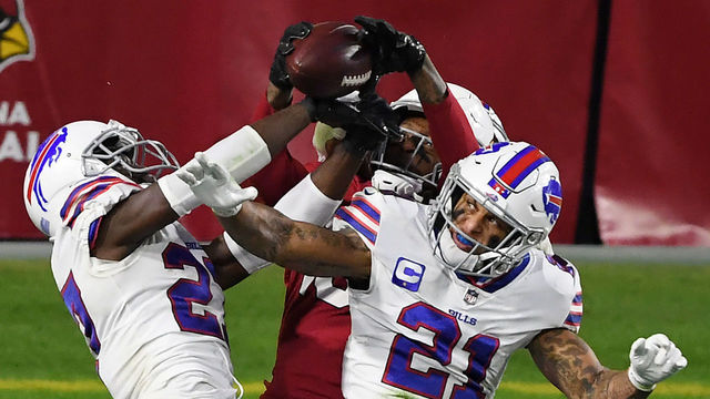 GLENDALE, ARIZONA - NOVEMBER 15: Wide receiver DeAndre Hopkins #10 of the Arizona Cardinals catches the game-winning touchdown pass as safety Jordan Poyer #21 and safety Micah Hyde #23 of the Buffalo Bills defend during the final seconds of the fourth quarter at State Farm Stadium on November 15, 2020 in Glendale, Arizona.