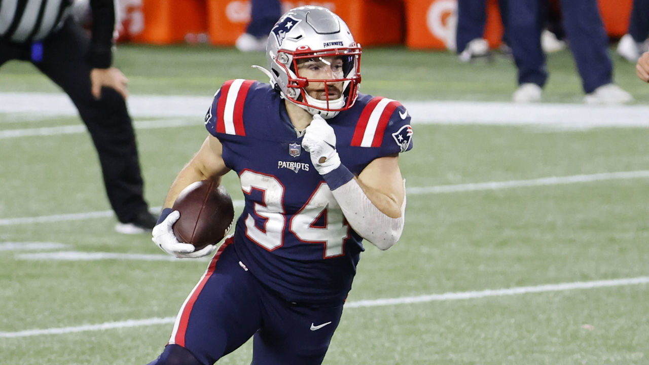 FOXBOROUGH, MA - OCTOBER 25: New England Patriots running back Rex Burkhead (34) carries the ball during a game between the New England Patriots and the San Francisco 49ers on October 25, 2020, at Gillette Stadium in Foxborough, Massachusetts.