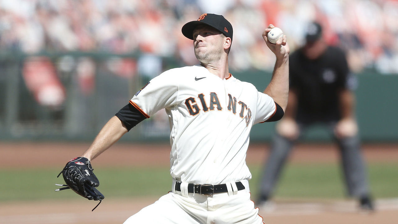 SAN FRANCISCO, CALIFORNIA - SEPTEMBER 27: Drew Smyly #18 of the San Francisco Giants pitches against the San Diego Padres at Oracle Park on September 27, 2020 in San Francisco, California.