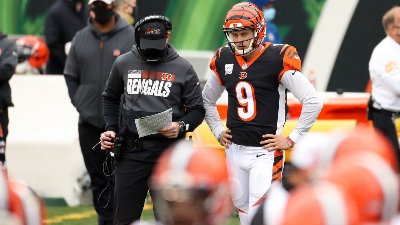 CINCINNATI, OH - OCTOBER 25: Cincinnati Bengals head coach Zac Taylor talks with quarterback Joe Burrow (9) during the game against the Cleveland Browns and the Cincinnati Bengals on October 25, 2020, at Paul Brown Stadium in Cincinnati, OH.