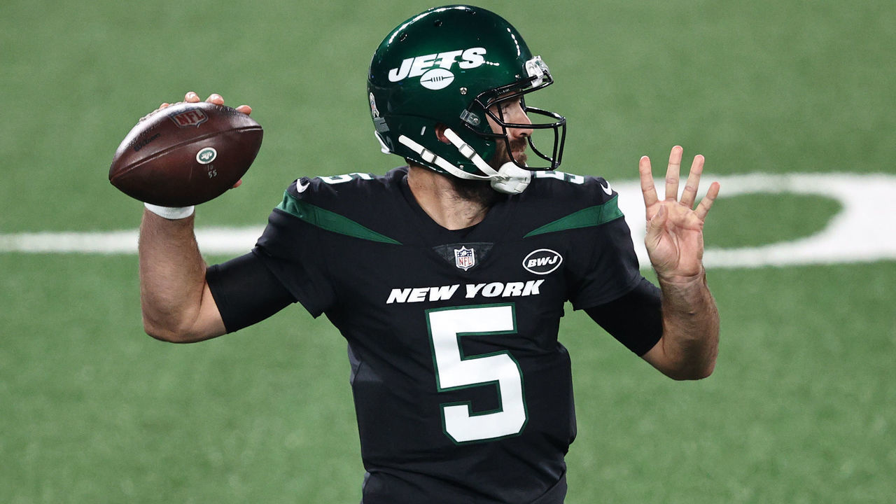 EAST RUTHERFORD, NEW JERSEY - NOVEMBER 09: Joe Flacco #5 of the New York Jets throws an incomplete pass during the first half against the New England Patriots at MetLife Stadium on November 09, 2020 in East Rutherford, New Jersey.