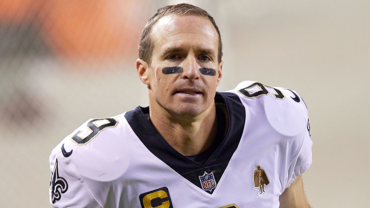 CHICAGO, IL - NOVEMBER 01: New Orleans Saints quarterback Drew Brees (9) looks on in action during a game between the Chicago Bears and the New Orleans Saints on November 01, 2020 at Soldier Stadium, in Chicago, IL.