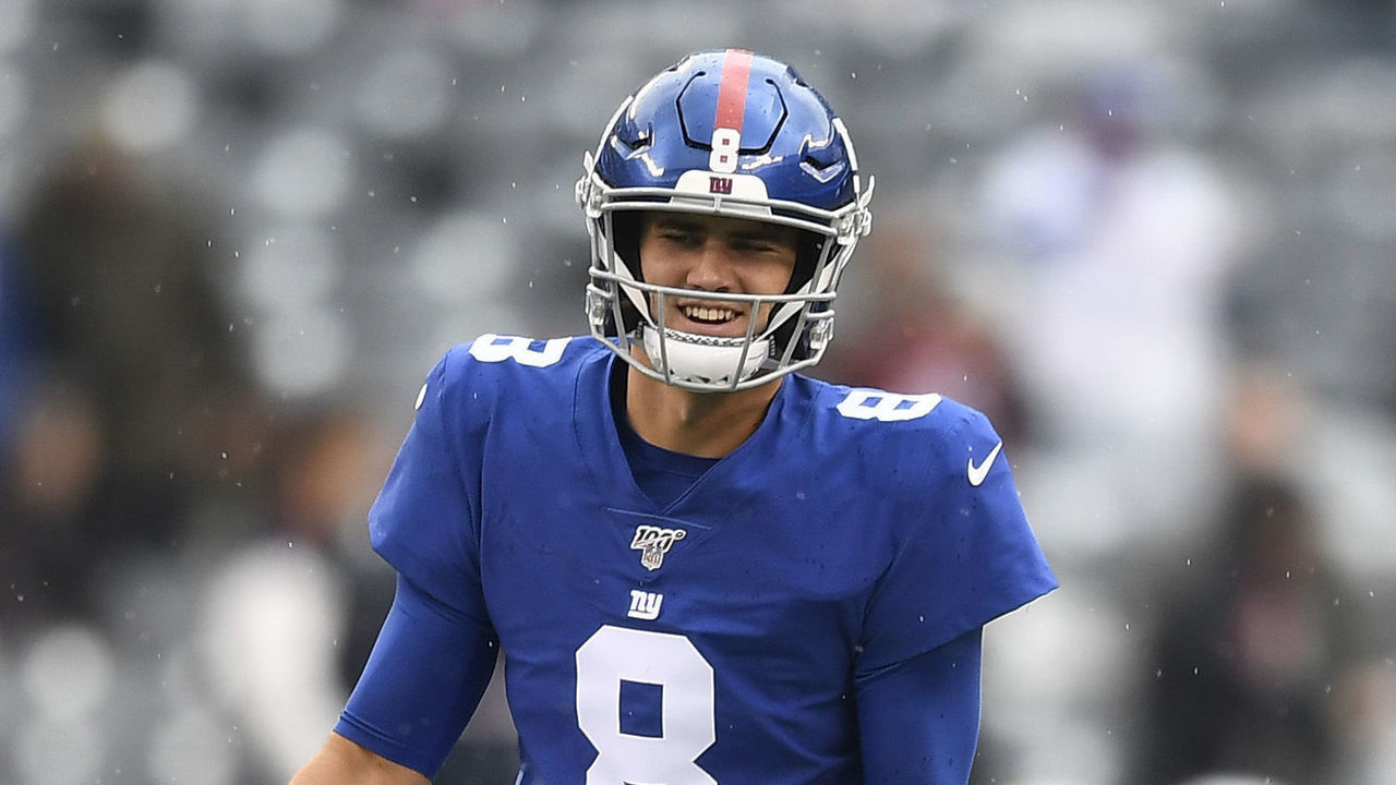 EAST RUTHERFORD, NEW JERSEY - OCTOBER 20: Daniel Jones #8 of the New York Giants stretches during warmups before the game against the Arizona Cardinals at MetLife Stadium on October 20, 2019 in East Rutherford, New Jersey.
