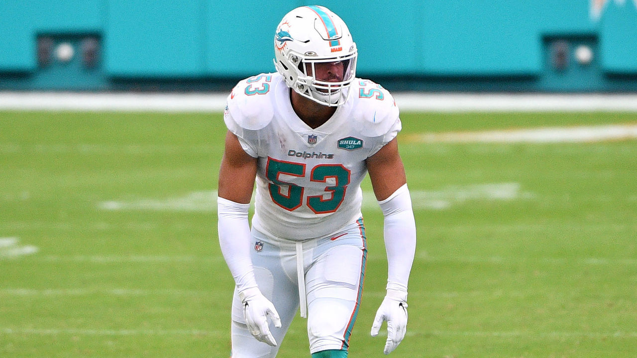 MIAMI GARDENS, FLORIDA - NOVEMBER 01: Kyle Van Noy #53 of the Miami Dolphins lines up against the Los Angeles Rams at Hard Rock Stadium on November 01, 2020 in Miami Gardens, Florida.