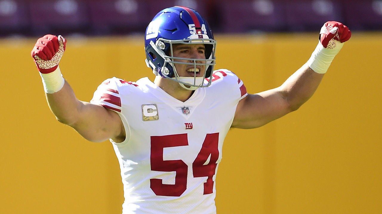 LANDOVER, MARYLAND - NOVEMBER 08: Blake Martinez #54 of the New York Giants reacts after a play against the Washington Football Team in the first half at FedExField on November 08, 2020 in Landover, Maryland.