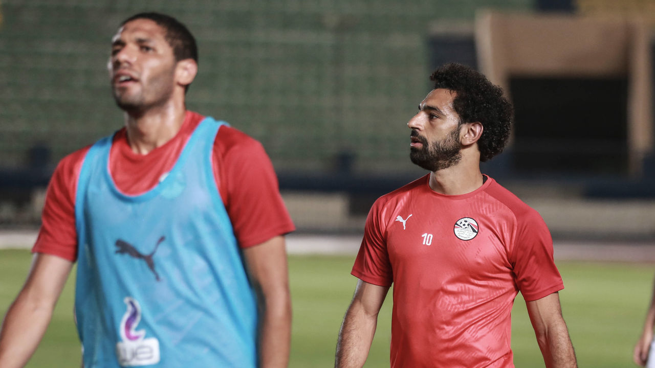 19 June 2019, Egypt, Cairo: Egypt's Mohamed Elneny (L) and teammate Mohamed Salah take part in a training session for the Egypt national soccer team at the Cairo Military Academy Stadium ahead of Friday's 2019 Africa Cup of Nations Group A opening soccer match between Egypt and Zimbabwe. Photo: Sameh Abo Hassan/dpa