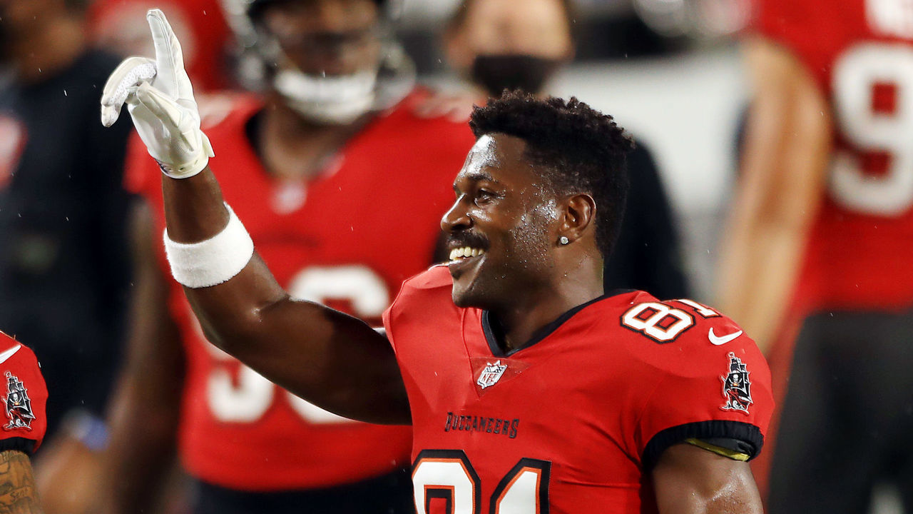 TAMPA, FLORIDA - NOVEMBER 08: Antonio Brown #81 of the Tampa Bay Buccaneers gestures before the game against the New Orleans Saints at Raymond James Stadium on November 08, 2020 in Tampa, Florida.