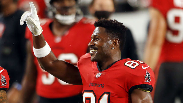 TAMPA, FLORIDA - NOVEMBER 08: Antonio Brown #81 of the Tampa Bay Buccaneers gestures before the game against the New Orleans Saints at Raymond James Stadium on November 08, 2020 in Tampa, Florida.