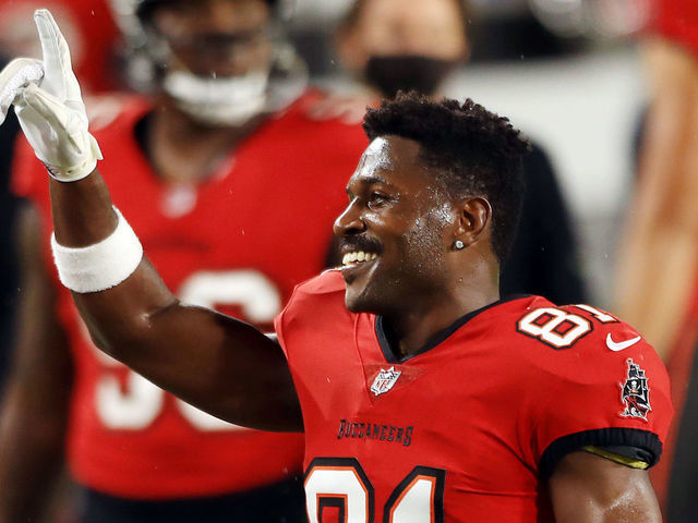 TAMPA, FLORIDA - NOVEMBER 08: Antonio Brown #81 of the Tampa Bay Buccaneers gestures before the game against the New Orleans Saints at Raymond James Stadium on November 08, 2020 in Tampa, Florida.
