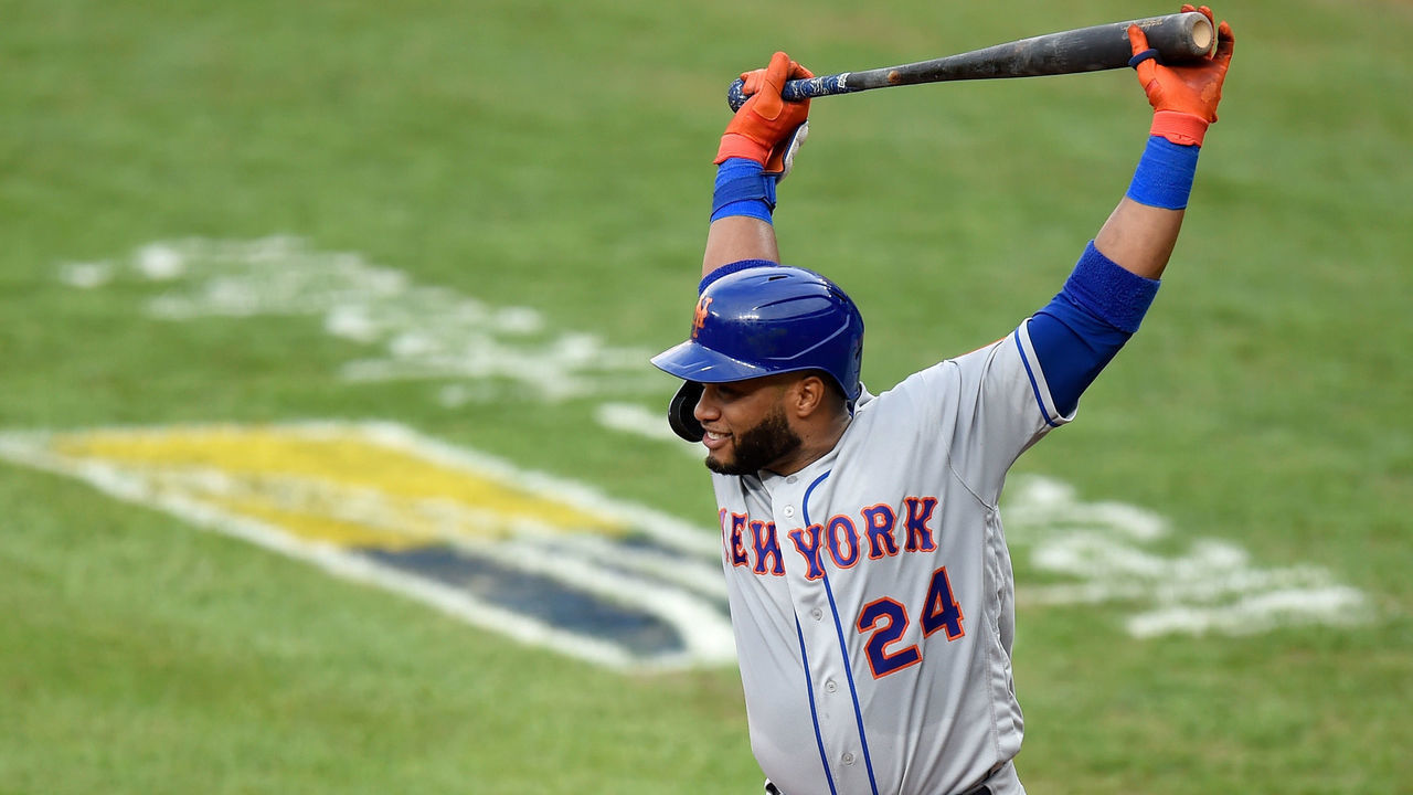 BALTIMORE, MD - SEPTEMBER 02: Robinson Cano #24 of the New York Mets gets ready to bat against the Baltimore Orioles at Oriole Park at Camden Yards on September 2, 2020 in Baltimore, Maryland.
