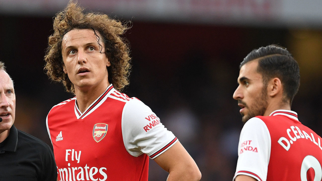 LONDON, ENGLAND - SEPTEMBER 22: (L-R) David Luiz, Dani Ceballos and Pierre-Emerick Aubameyang during the Premier League match between Arsenal FC and Aston Villa at Emirates Stadium on September 22, 2019 in London, United Kingdom.