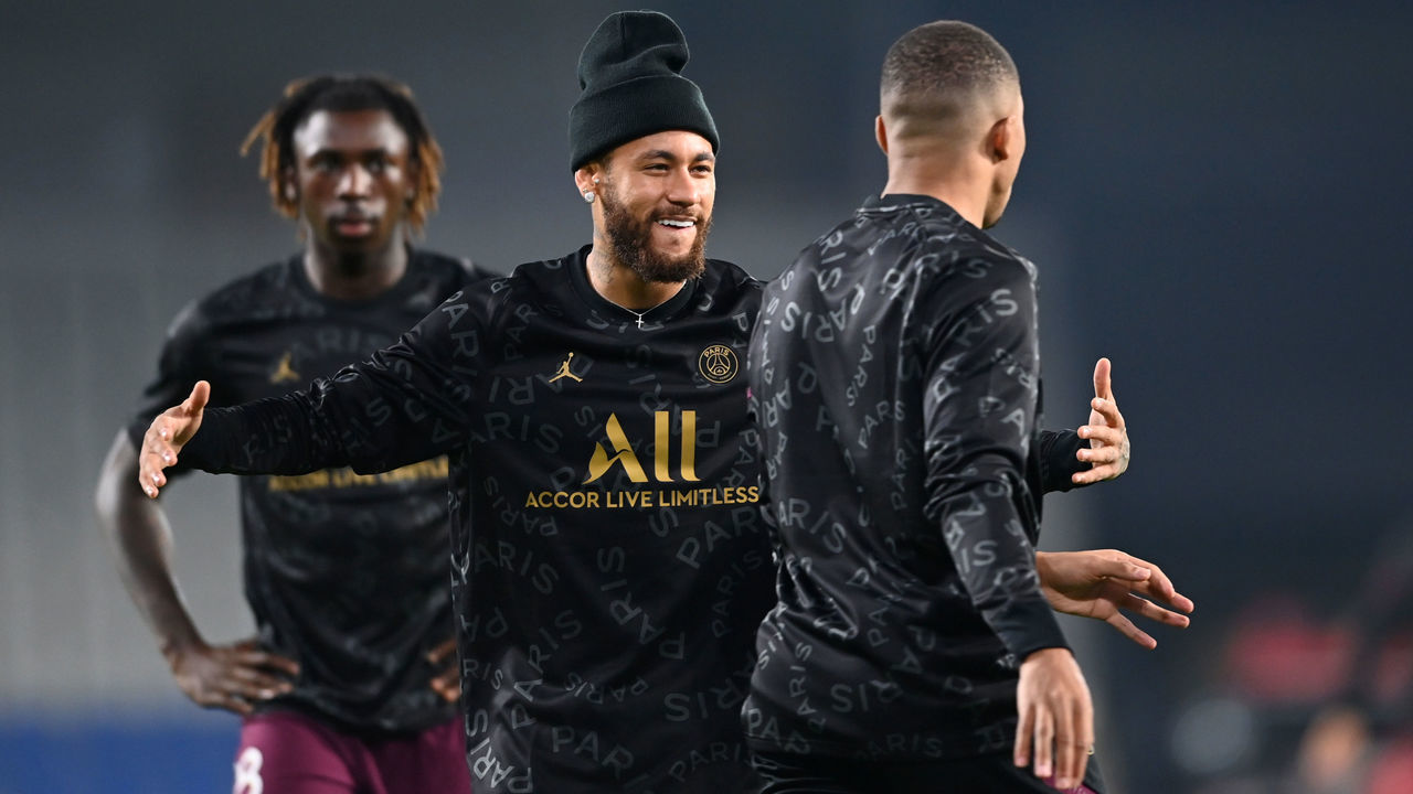 ISTANBUL, TURKEY - OCTOBER 28: Neymar and Kylian Mbappe of Paris Saint-Germain laugh during warm ups prior to the UEFA Champions League Group H stage match between Istanbul Basaksehir and Paris Saint-Germain at Basaksehir Fatih Terim Stadyumu on October 28, 2020 in Istanbul, Turkey. Sporting stadiums around Turkey remain under strict restrictions due to the Coronavirus Pandemic as Government social distancing laws prohibit fans inside venues resulting in games being played behind closed doors.