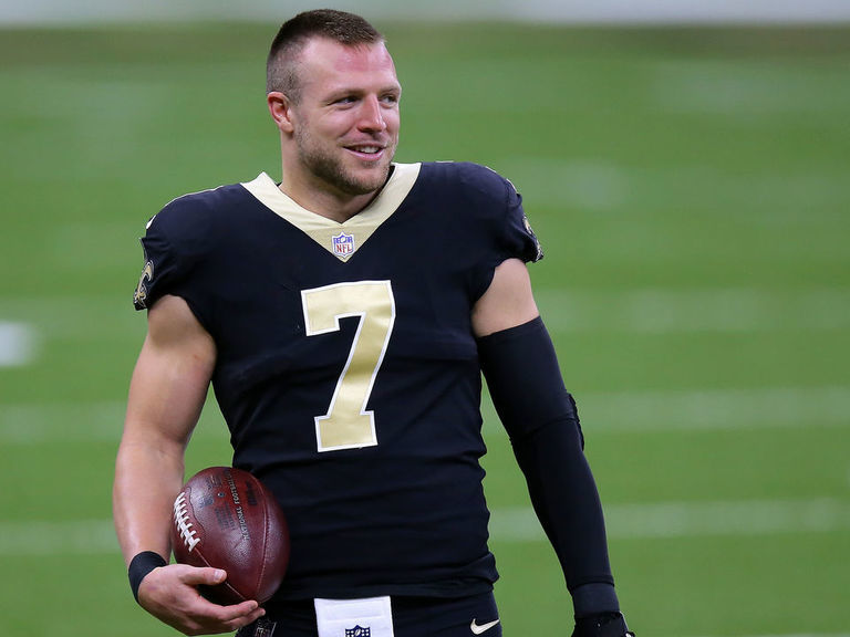 Taysom Hill contract: Saints extend QB in salary cap maneuver - Sports  Illustrated