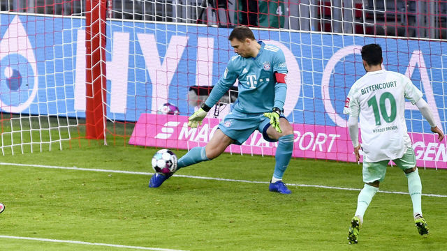Bayern Munich's German goalkeeper Manuel Neuer (C) defends the goal during the German first division Bundesliga football match Bayern Munich vs Werder Bremen in Munich, on November 21, 2020.