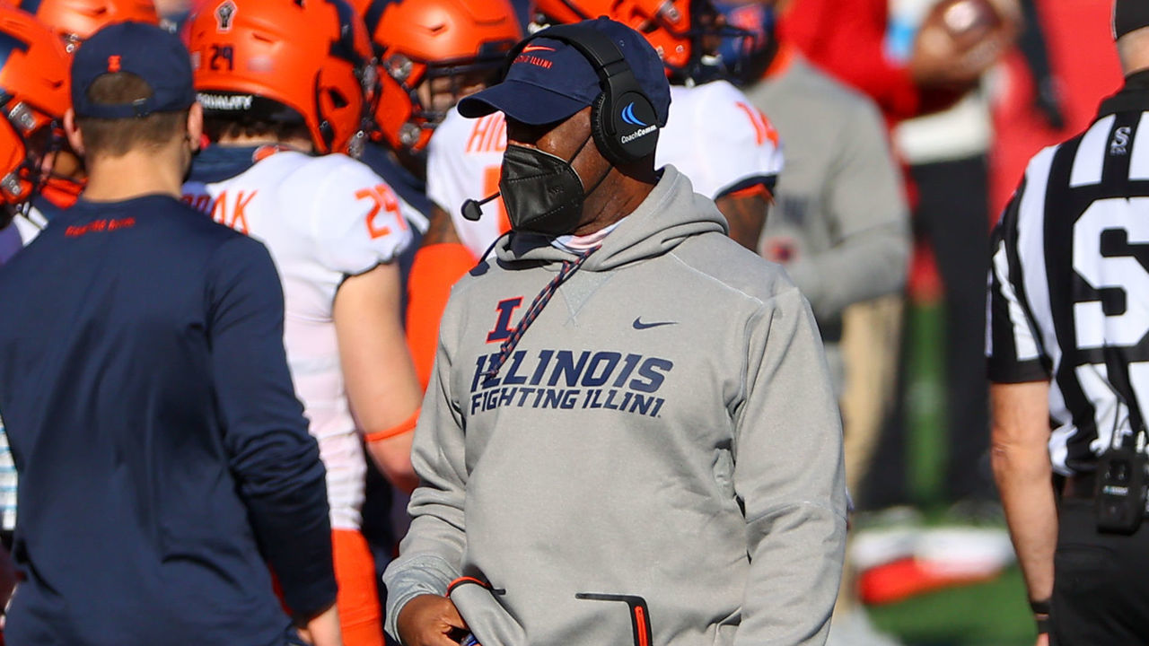 PISCATAWAY, NJ - NOVEMBER 14: Illinois Fighting Illini head coach Lovie Smith during the college football game between the Rutgers Scarlet Knights and the Illinois Fighting Illini on November 14, 2020 at SHI Stadium in Piscataway, NJ.
