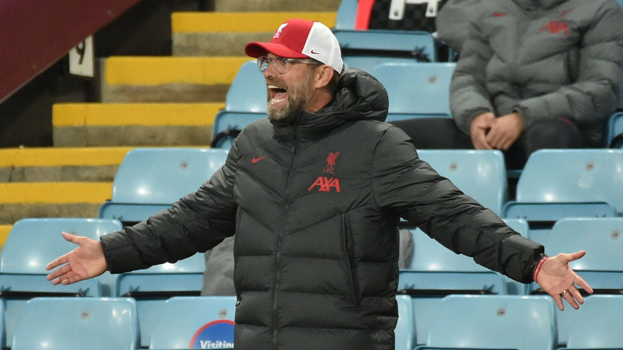 BIRMINGHAM, ENGLAND - OCTOBER 04: Jurgen Klopp, Manager of Liverpool reacts during the Premier League match between Aston Villa and Liverpool at Villa Park on October 04, 2020 in Birmingham, England. Sporting stadiums around the UK remain under strict restrictions due to the Coronavirus Pandemic as Government social distancing laws prohibit fans inside venues resulting in games being played behind closed doors.