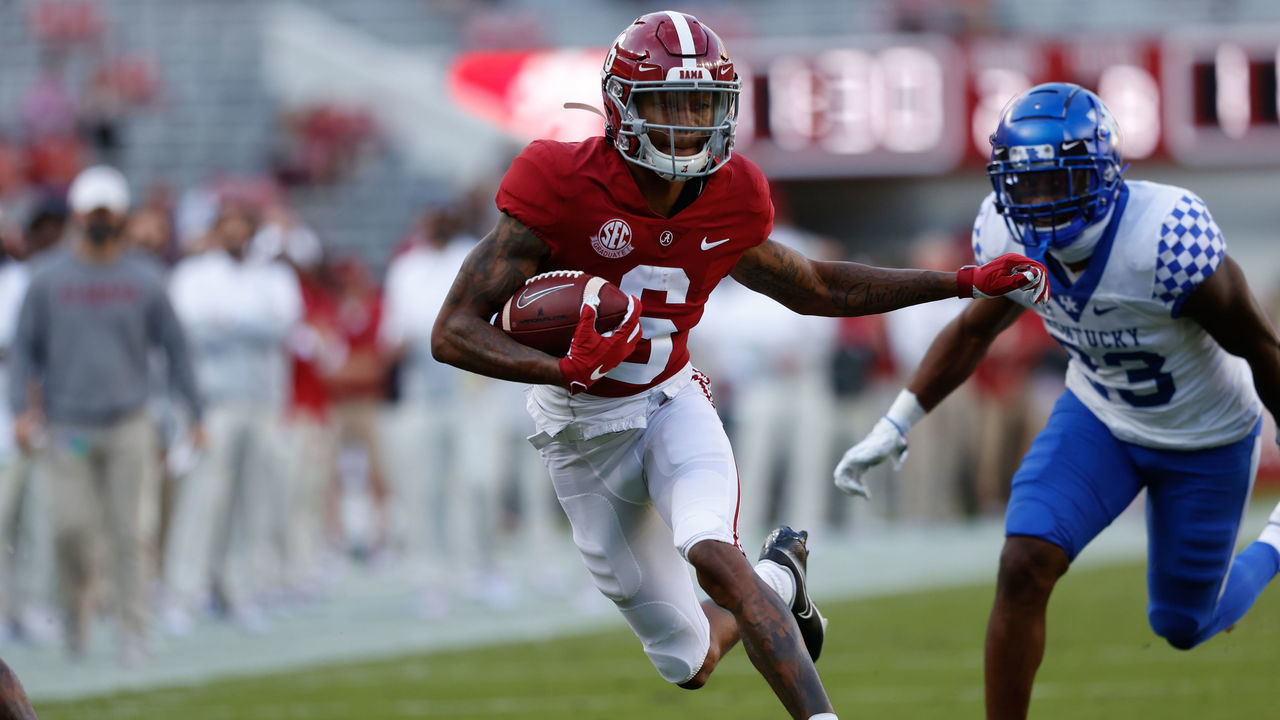 TUSCALOOSA, AL - NOVEMBER 21: Devonta Smith #6 of the Alabama Crimson Tide runs the ball against the Kentucky Wildcats at Bryant-Denny Stadium on November 21, 2020 in Tuscaloosa, Alabama.