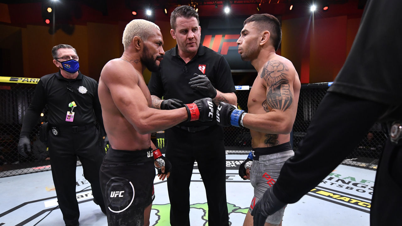 LAS VEGAS, NEVADA - NOVEMBER 21: (L-R) Deiveson Figueiredo of Brazil and Alex Perez touch gloves prior to their flyweight championship bout during the UFC 255 event at UFC APEX on November 21, 2020 in Las Vegas, Nevada.