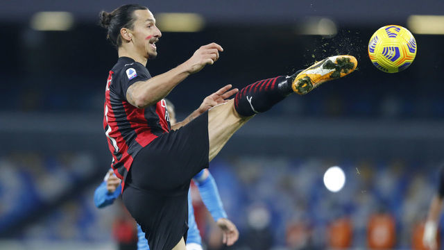 NAPLES, ITALY - NOVEMBER 22: (BILD ZEITUNG OUT) Zlatan Ibrahimovic of AC Milan controls the ball during the Serie A match between SSC Napoli and AC Milan at Stadio San Paolo on November 22, 2020 in Naples, Italy.