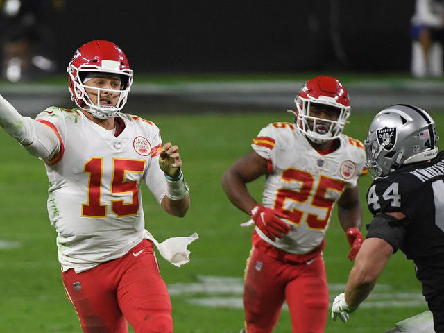 Kansas City Chiefs 35-31 Las Vegas Raiders: Patrick Mahomes throws