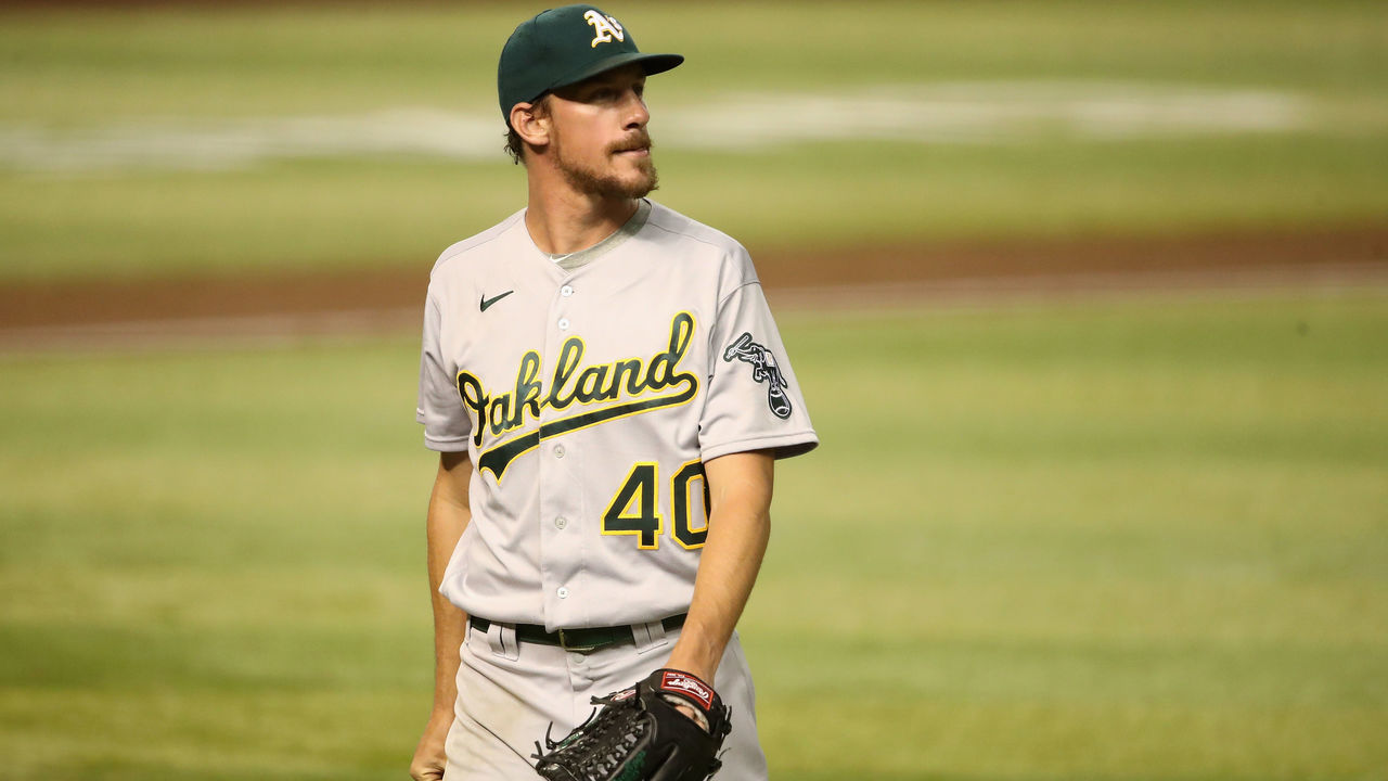 PHOENIX, ARIZONA - AUGUST 17: Starting pitcher Chris Bassitt #40 of the Oakland Athletics during the MLB game against the Arizona Diamondbacks at Chase Field on August 17, 2020 in Phoenix, Arizona.