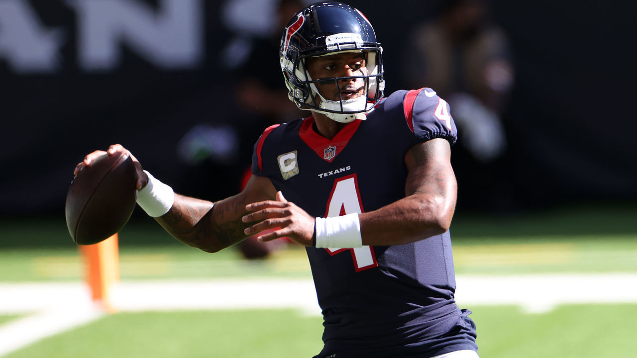 HOUSTON, TEXAS - NOVEMBER 22: Deshaun Watson #4 of the Houston Texans warms prior to their game against the New England Patriots at NRG Stadium on November 22, 2020 in Houston, Texas.