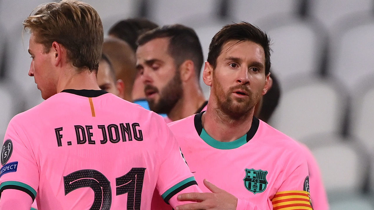 Barcelona's Argentine forward Lionel Messi (R) and de Barcelona's Dutch midfielder Frenkie De Jong congratulates after the UEFA Champions League Group G football match between Juventus and Barcelona on October 28, 2020 at the Juventus stadium in Turin.