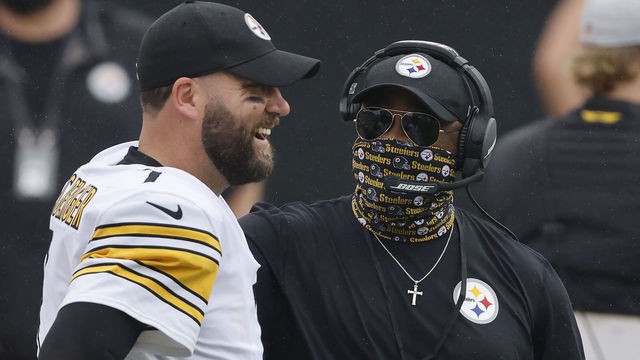JACKSONVILLE, FLORIDA - NOVEMBER 22: Ben Roethlisberger #7 of the Pittsburgh Steelers laughs with head coach Mike Tomlin during the first half against the Jacksonville Jaguars at TIAA Bank Field on November 22, 2020 in Jacksonville, Florida.