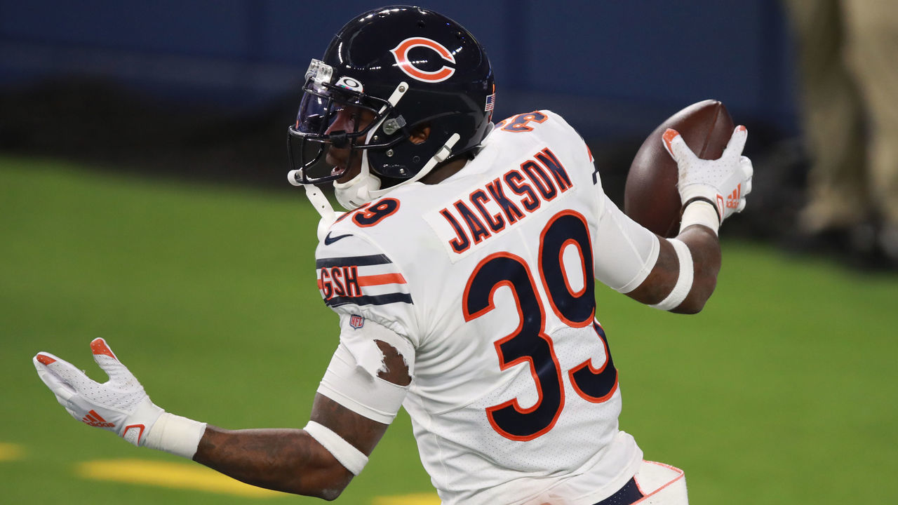 INGLEWOOD, CALIFORNIA - OCTOBER 26: Eddie Jackson #39 of the Chicago Bears reacts after running a fumbled ball into the end zone for a touchdown in the fourth quarter against the Los Angeles Rams at SoFi Stadium on October 26, 2020 in Inglewood, California.