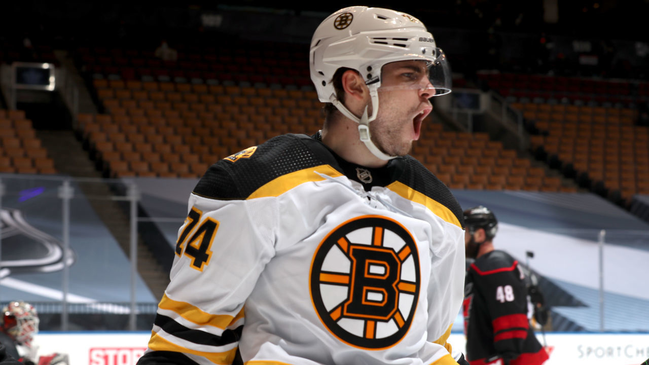 TORONTO, ONTARIO - AUGUST 17: Jake DeBrusk #74 of the Boston Bruins celebrates his second goal against the Carolina Hurricanes with teammates during the third period of Game Four of the Eastern Conference First Round during the 2020 NHL Stanley Cup Playoffs at Scotiabank Arena on August 17, 2020 in Toronto, Ontario.